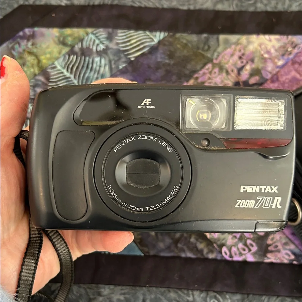 Pentax Zoom 70R Black Camera with Case